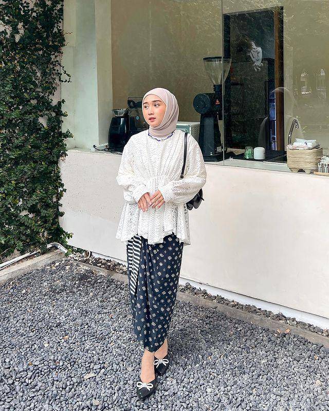 OOTD ala Ajeng (instagram.com/ajengldk)