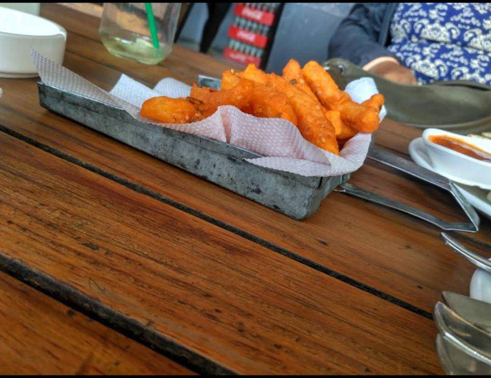 potret makanan disajikan di pengki (reddit.com/user/DR-AP)
