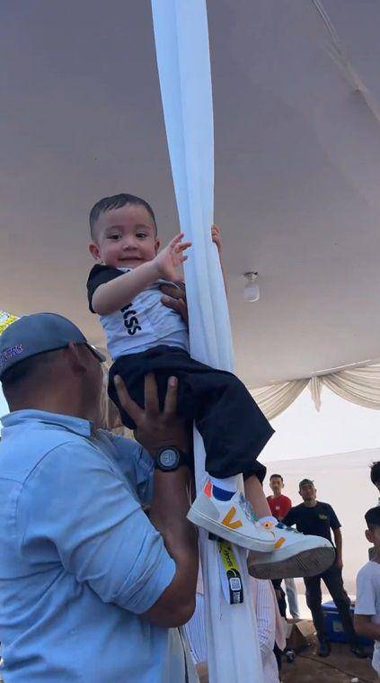 potret Rayyanza jumpa fans di lokasi kurban (instagram.com/raffinagita1717 via instagram.com/videoladygigi)