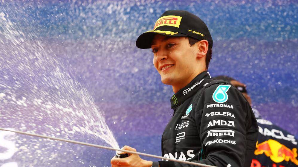 pembalap Mercedes George Russell (formula1.com)