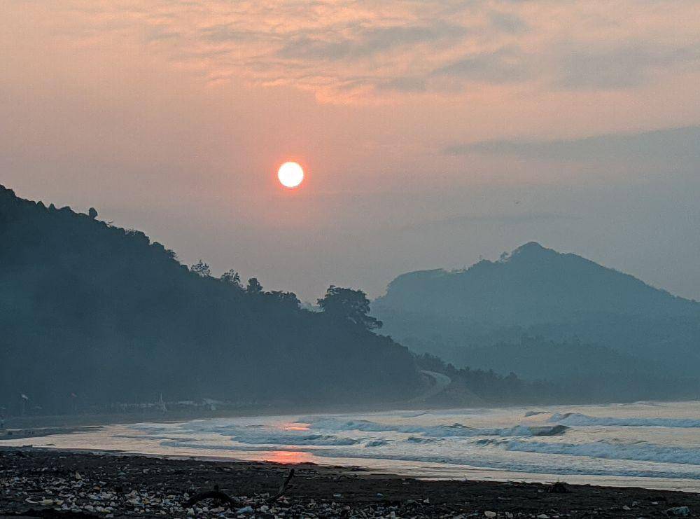 Pantai Bayeman (google.com/maps/Muhammad Dzulqarnain)