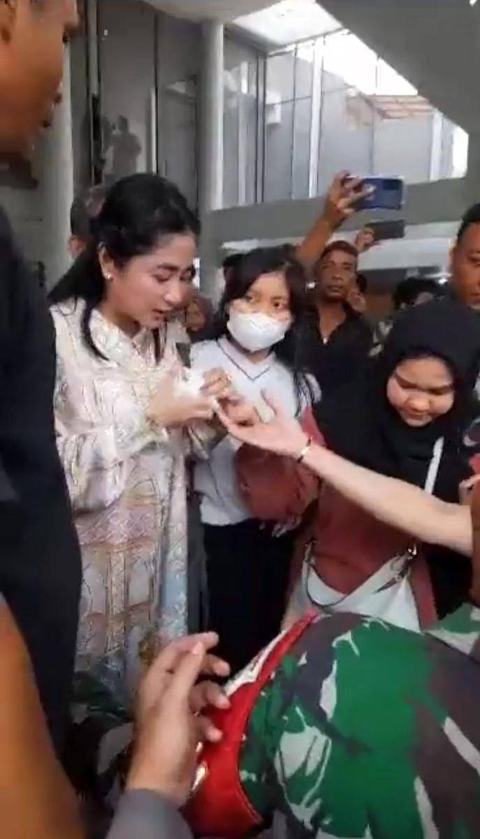 Dewi Perssik mediasi (Berbagai Sumber)