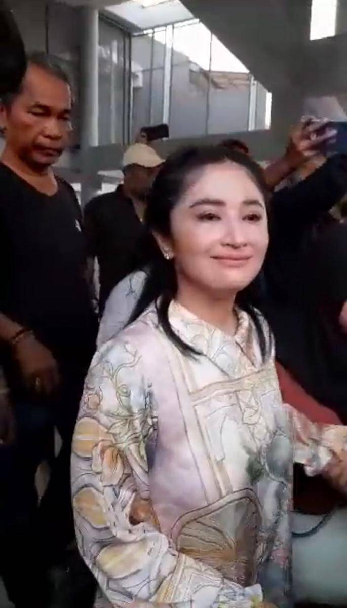 Dewi Perssik mediasi (Berbagai Sumber)
