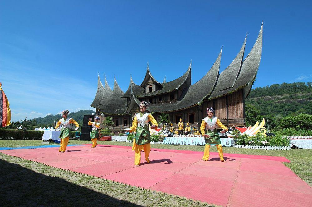 Tari Piring Sumatra Barat: Sejarah dan Makna Gerakan Tarian