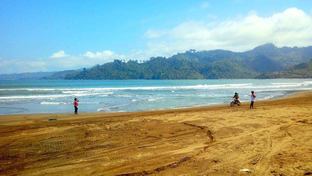 Pantai Gemah (dok. pribadi/Fatma Roisatin)
