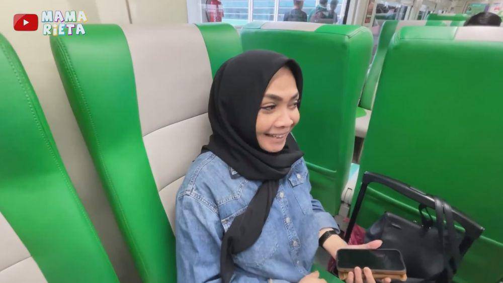Rieta Amilia pulang kampung halaman (YouTube.com/Mama Rieta)