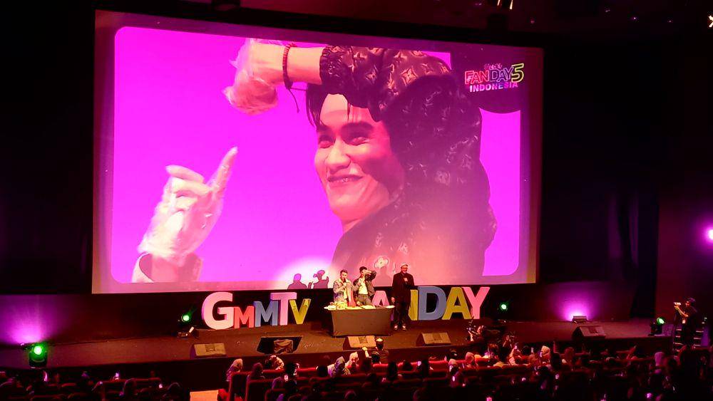 Tay Tawan di GMMTV FANDAY 5 IN INDONESIA (dok. Pribadi/Ines Melia)