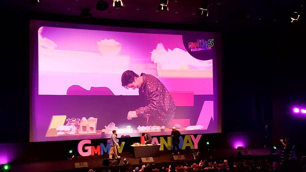 Tay Tawan di GMMTV FANDAY 5 IN INDONESIA (dok. Pribadi/Ines Melia)