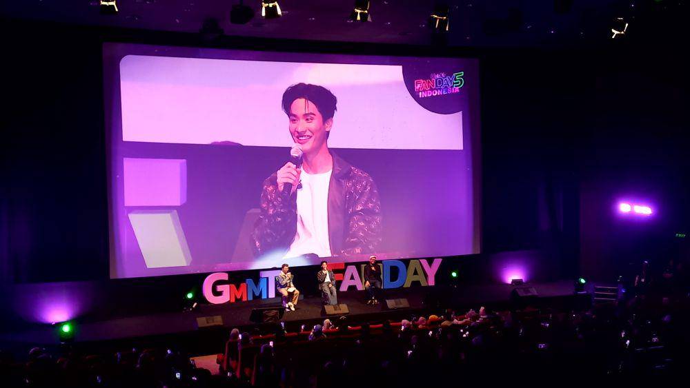 Tay Tawan di GMMTV FANDAY 5 IN INDONESIA (dok. Pribadi/Ines Melia)