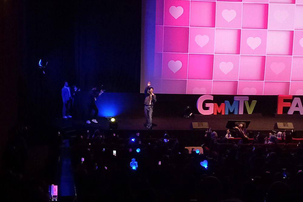 Tay Tawan di GMMTV FANDAY 5 IN INDONESIA (dok. Pribadi/Ines Melia)