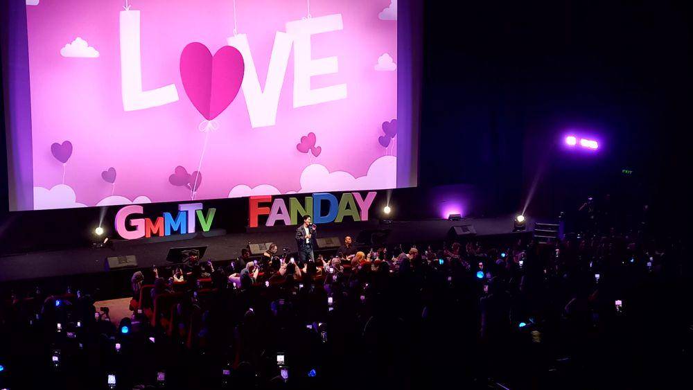 Tay Tawan di GMMTV FANDAY 5 IN INDONESIA (dok. Pribadi/Ines Melia)