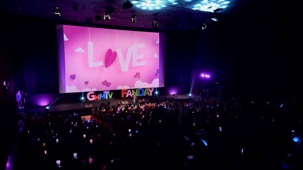Tay Tawan di GMMTV FANDAY 5 IN INDONESIA (dok. Pribadi/Ines Melia)