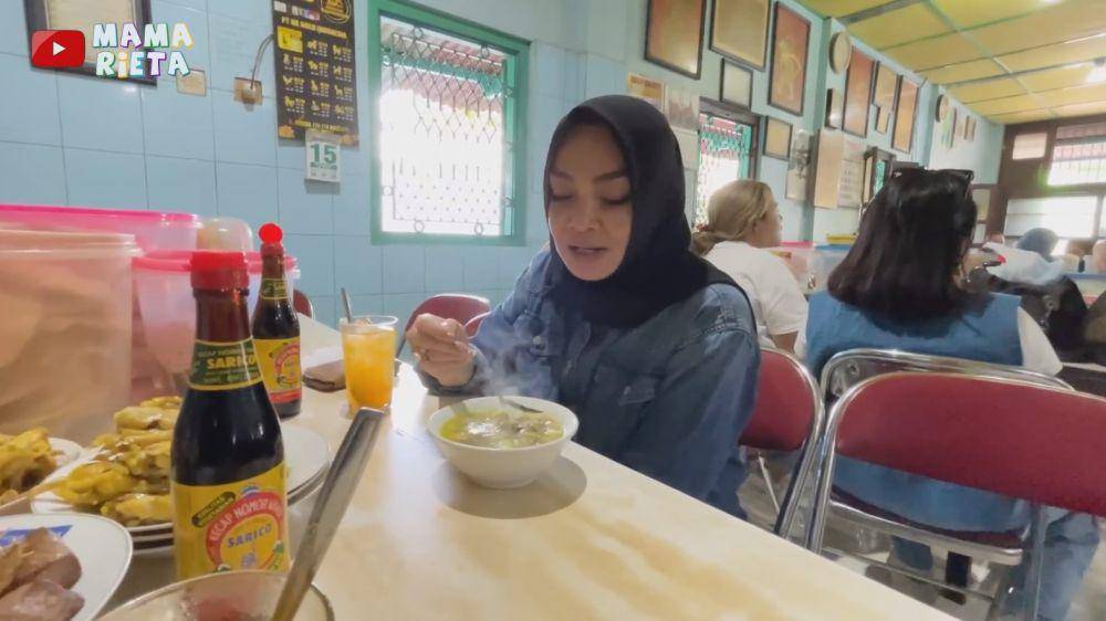 Rieta Amilia pulang kampung halaman (YouTube.com/Mama Rieta)