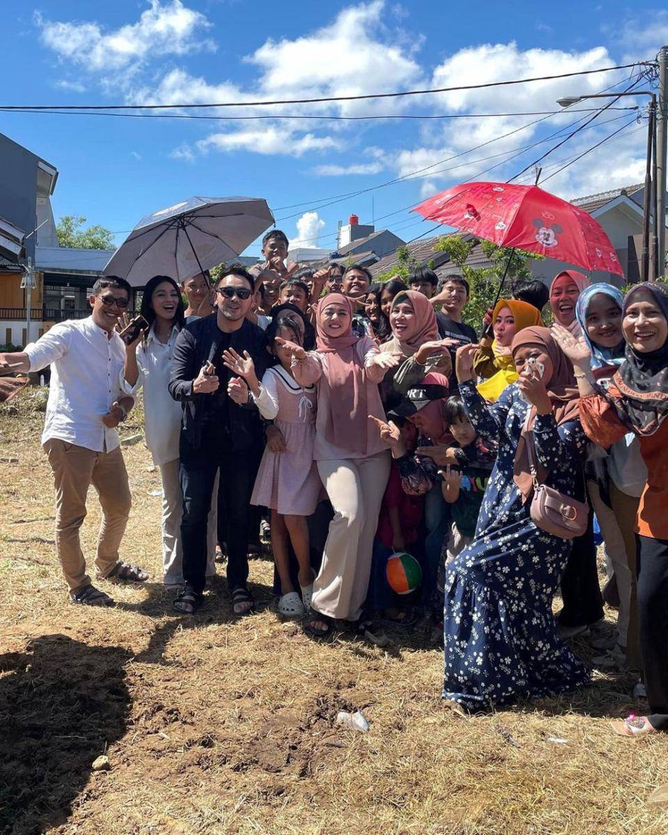 momen Jenita Janet dan Danu saat kurban sapi di momen Idul Adha 2023 (instagram.com/danu_sofwan)
