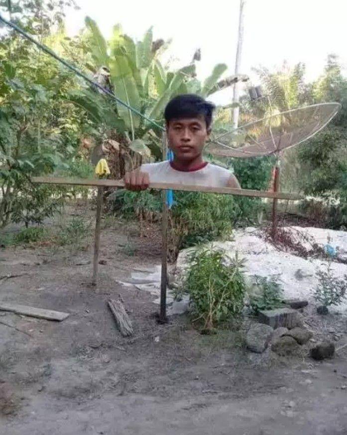 foto editan bapak-bapak (instagram.com/humorsantuy)