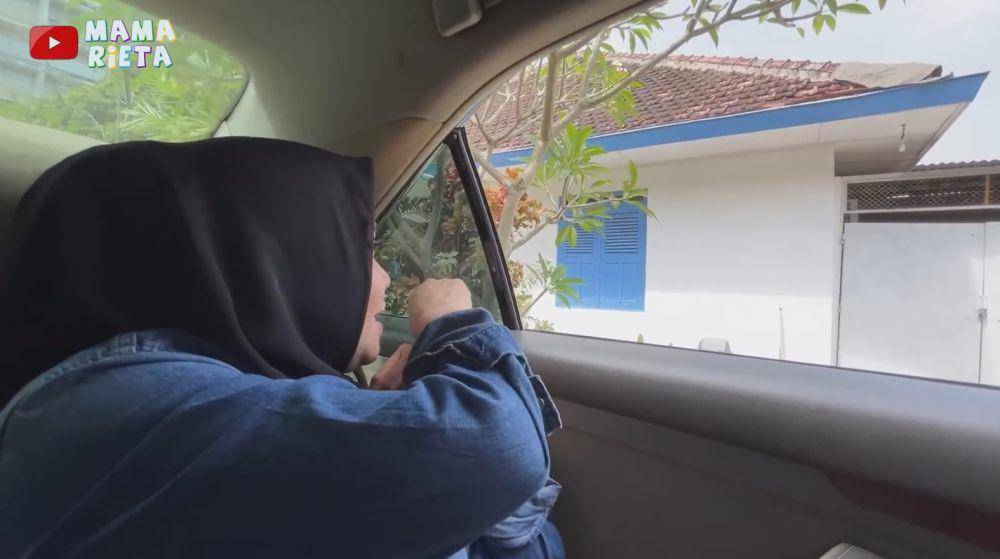 Rieta Amilia pulang kampung halaman (YouTube.com/Mama Rieta)