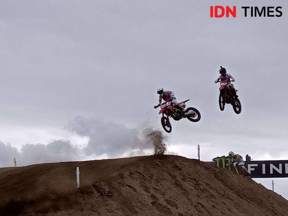 Balapan kualifikasi MXGP Selaparang Kota Mataram, Sabtu (1/7/2023). (IDN Times/Muhammad Nasir)