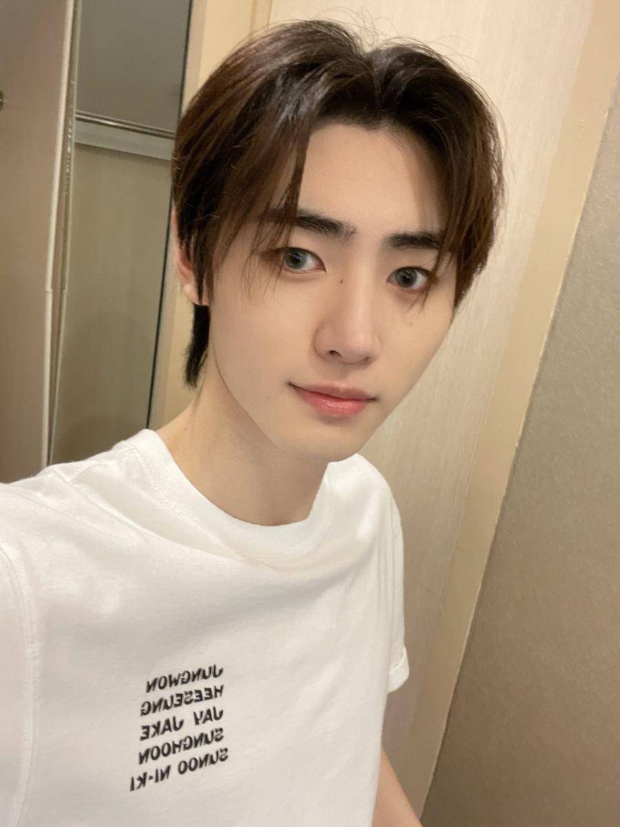 Sunghoon ENHYPEN (twitter.com/ENHYPEN_members)