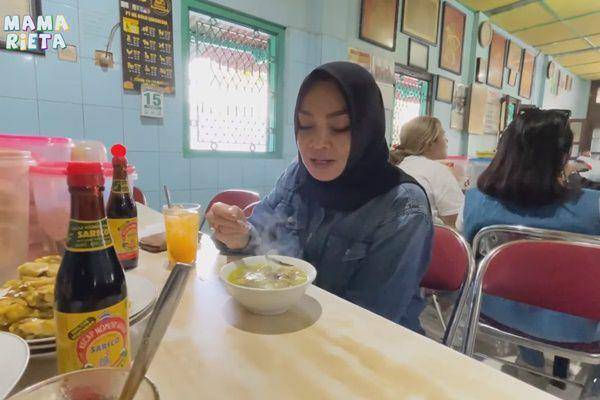 Rieta Amilia pulang kampung halaman (YouTube.com/Mama Rieta)