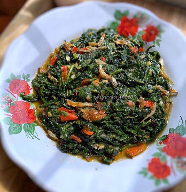 Tumis Daun Singkong (instagram.com/devitasari89)