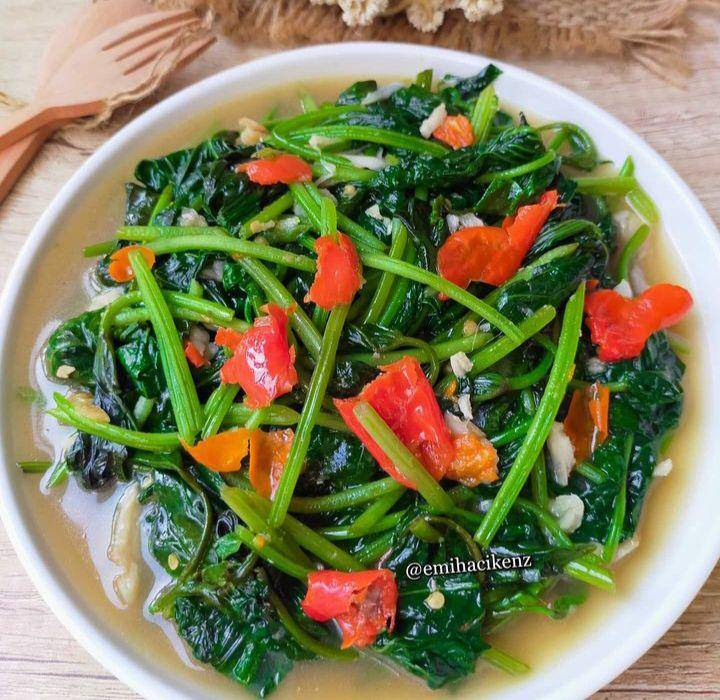 Tumis Daun Ubi (instagram.com/emihacikenz)