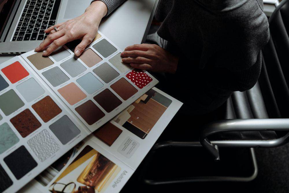 ilustrasi memilih warna (pexels.com/Thirdman)