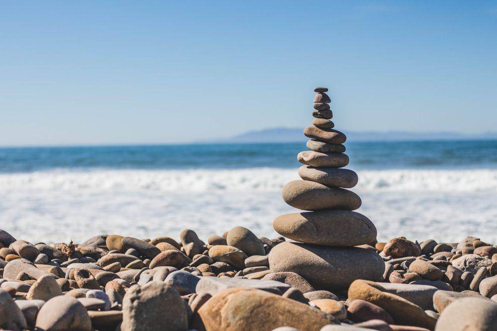 ilustrasi batu (unsplash.com/@jeremythomasphoto)