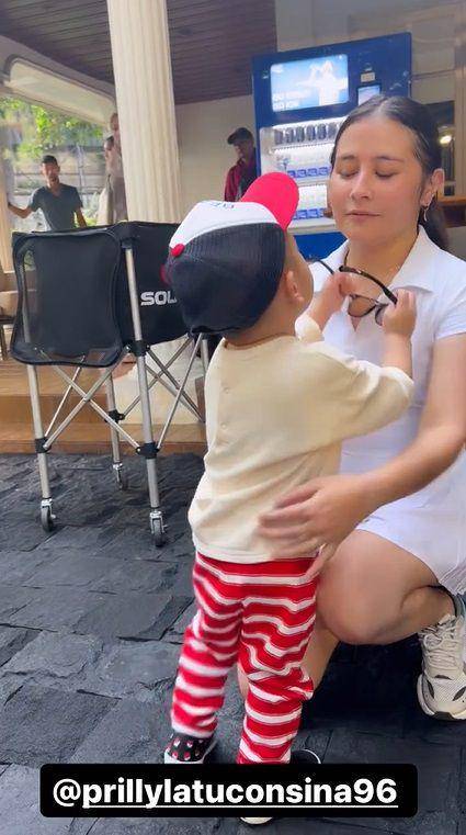 potret Prilly Latuconsina latihan tenis ditemani Rayyanza (instagram.com/raffinagita1717 via instagram.com/videoladygigi)