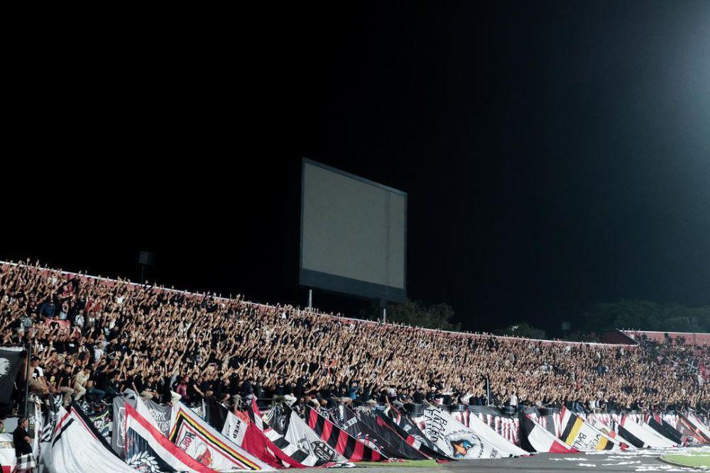 aksi kelompok suporter North Side Boys (instagram.com/northsideboys12)