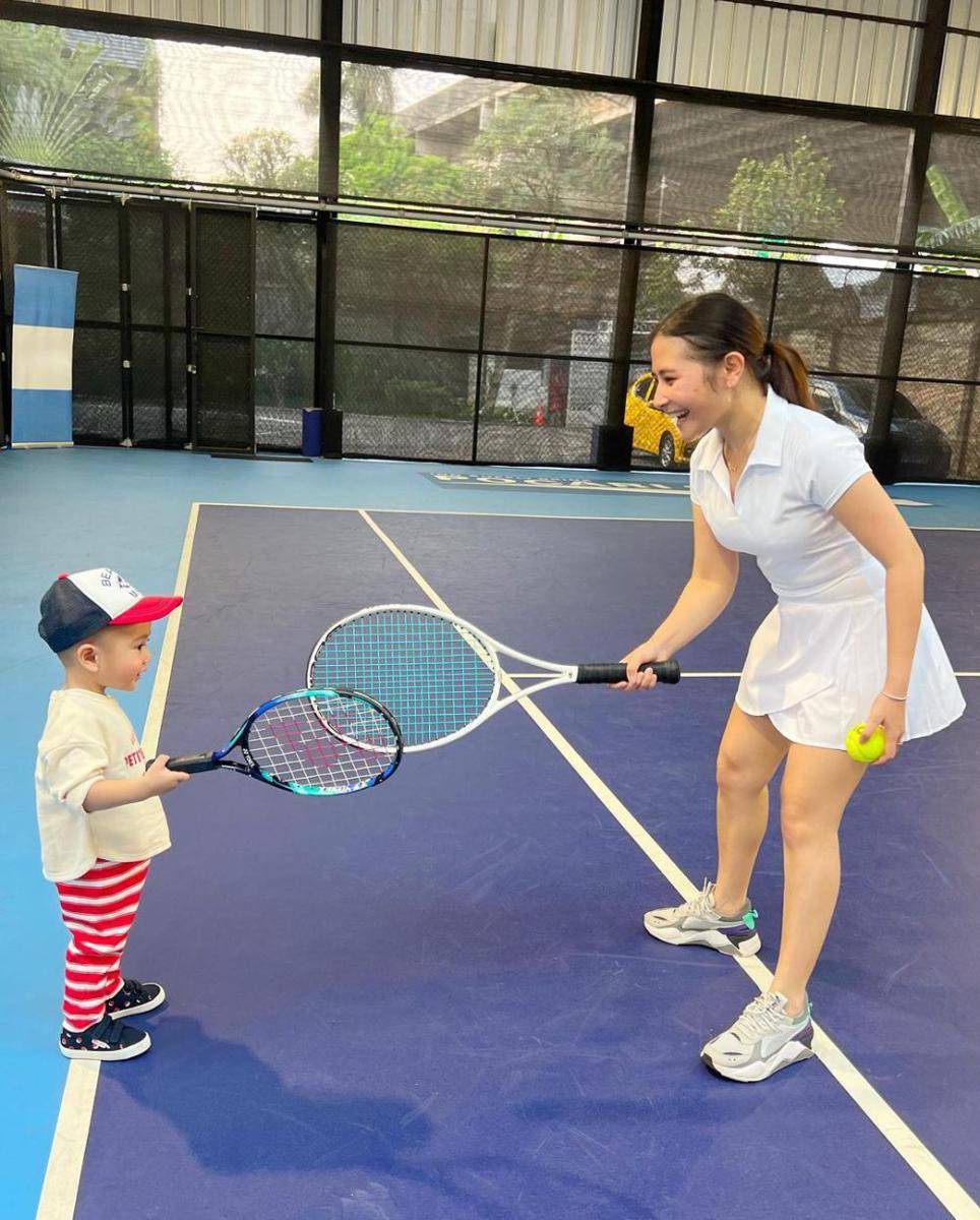 potret Prilly Latuconsina latihan tenis ditemani Rayyanza (instagram.com/prillylatuconsina96)
