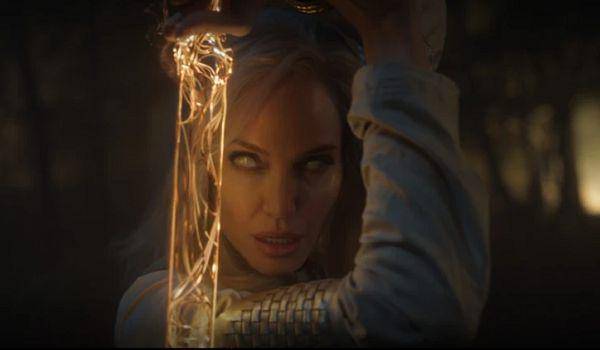 Thena dalam pengaruh Mahd Wy'ry (dok. Marvel Studios/Eternals)
