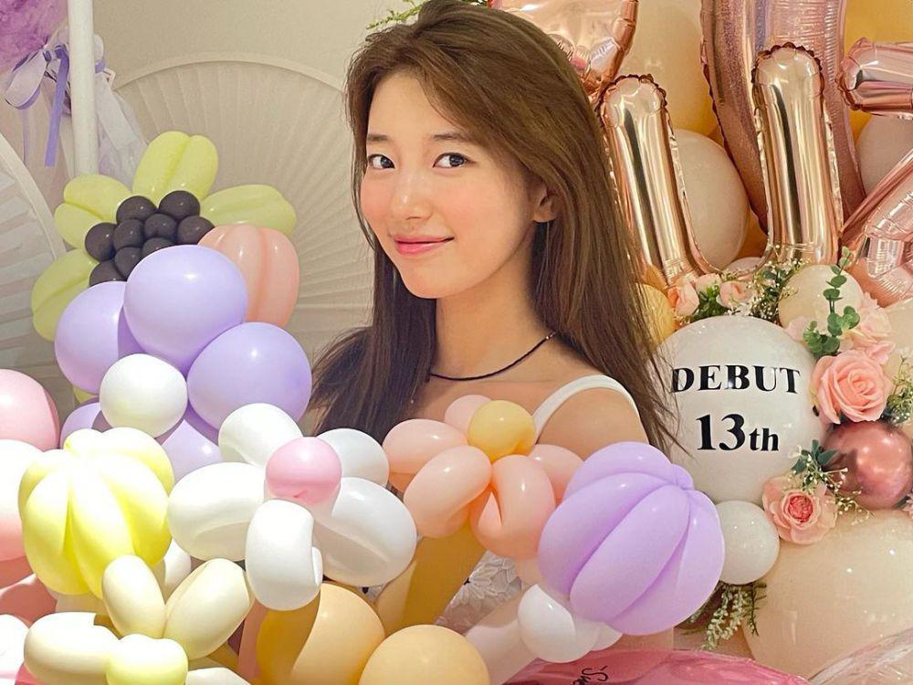 7 Momen Bae Suzy Rayakan Debut Anniversary Ke-13, Banjir Hadiah!