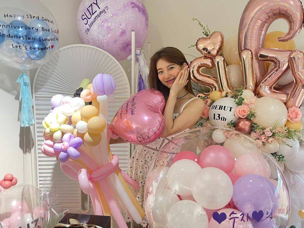 momen debut anniversary Suzy yang ke-13 (instagram.com/skuukzky)