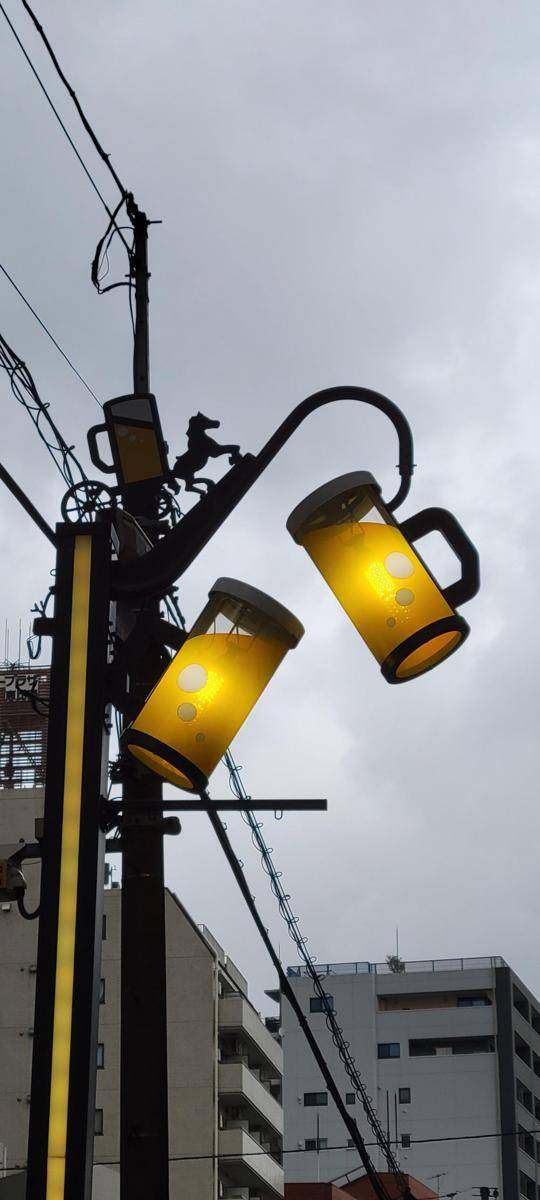 potret desain lampu jalan unik (reddit.com/user/filmAF)