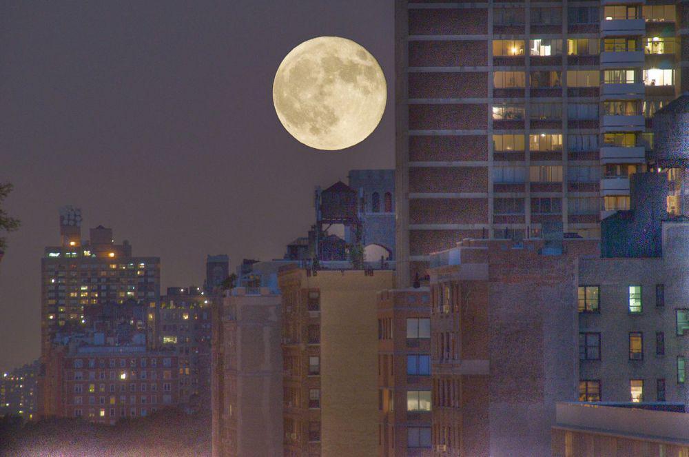 Malam Ini Supermoon Mencapai Puncaknya, Catat Waktunya!