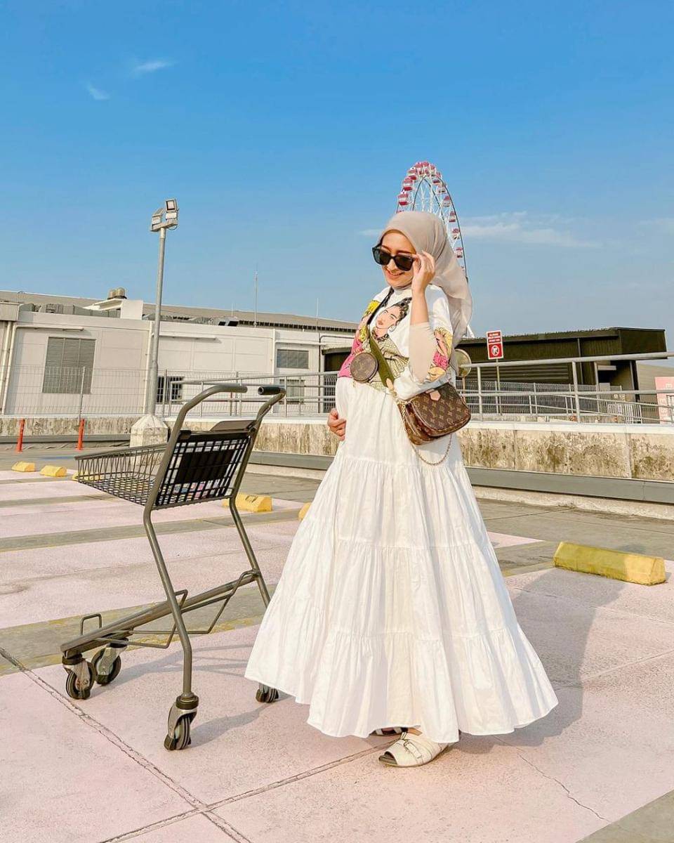 referensi OOTD hijab untuk ibu hamil ala selebgram Seviqe Febinita (instagram.com/seviqfebinita)
