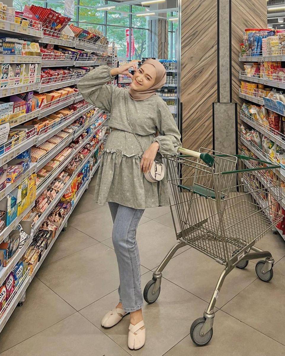 referensi OOTD hijab untuk ibu hamil ala selebgram Seviqe Febinita (instagram.com/seviqfebinita)
