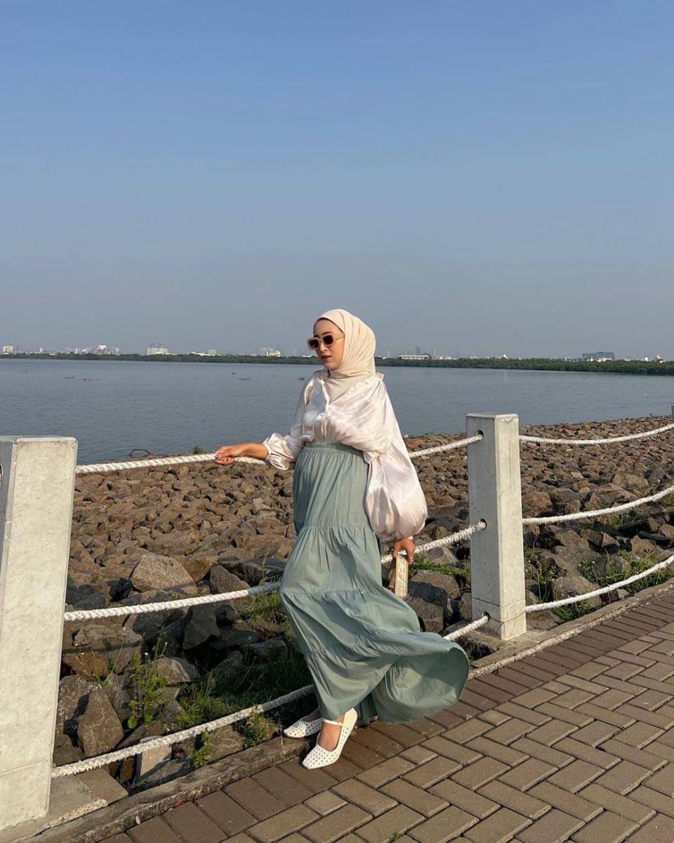 referensi OOTD hijab untuk ibu hamil ala selebgram Seviqe Febinita (instagram.com/seviqfebinita)