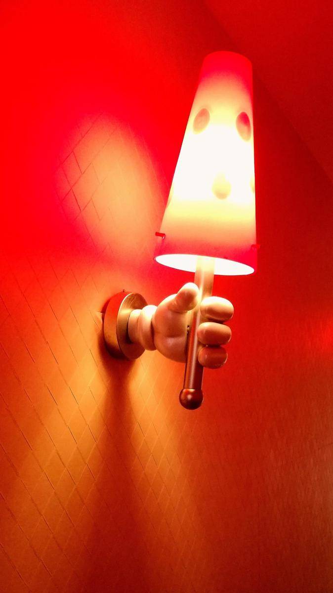 potret desain lampu jalan unik (reddit.com/user/francistheoctopus)
