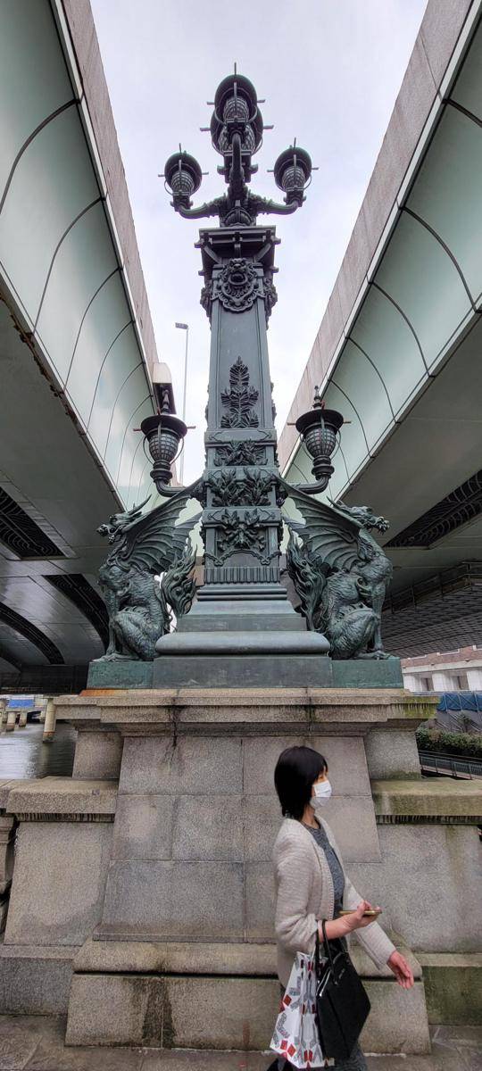 potret desain lampu jalan unik (reddit.com/user/filmAF)