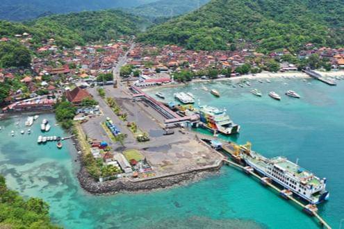 Pelabuhan Padang Bai, Bali.
