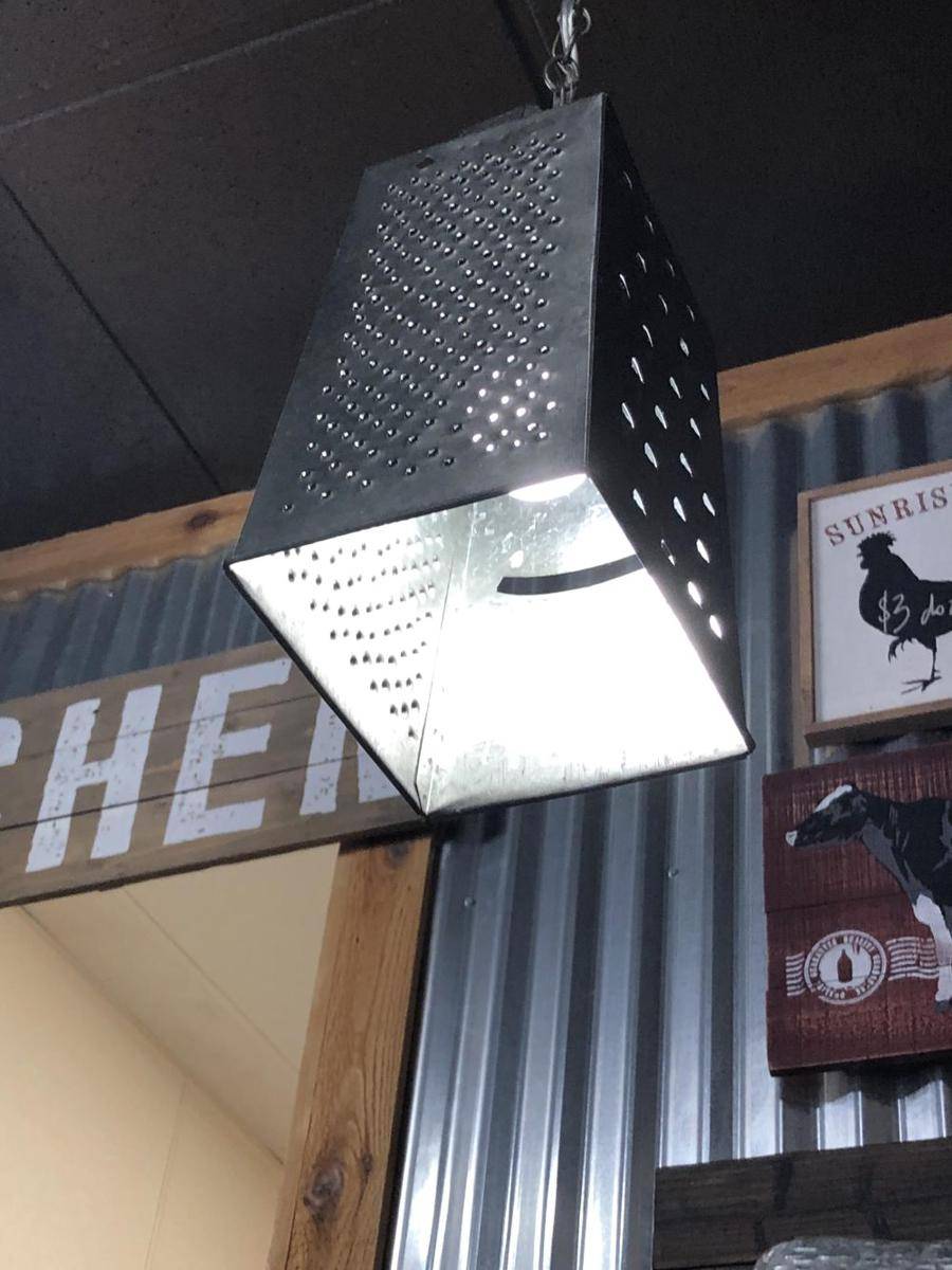 potret desain lampu jalan unik (reddit.com/user/OddestOdyssey)