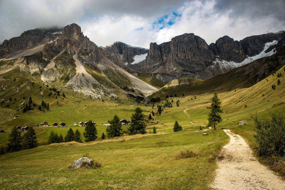 potret Pegunungan Alpen di Italia (unsplash.com/Claudio Carrozzo)