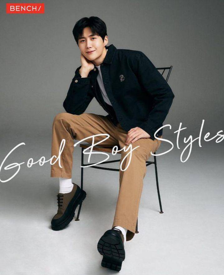 Ide daily outfit ala Kim Seon Ho (instagram.com/benchtm)