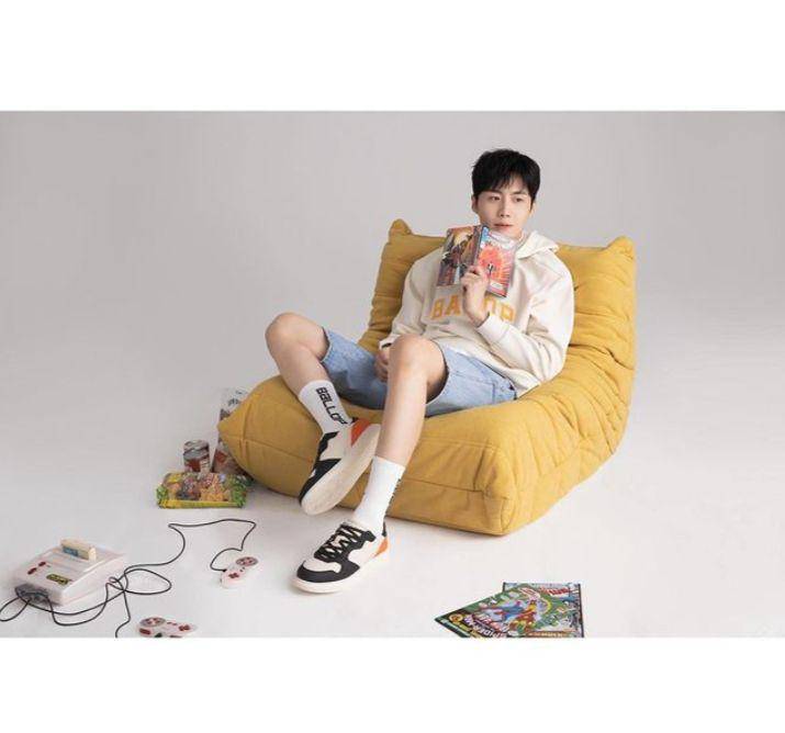 Ide daily outfit ala Kim Seon Ho (instagram.com/seonho__kim)