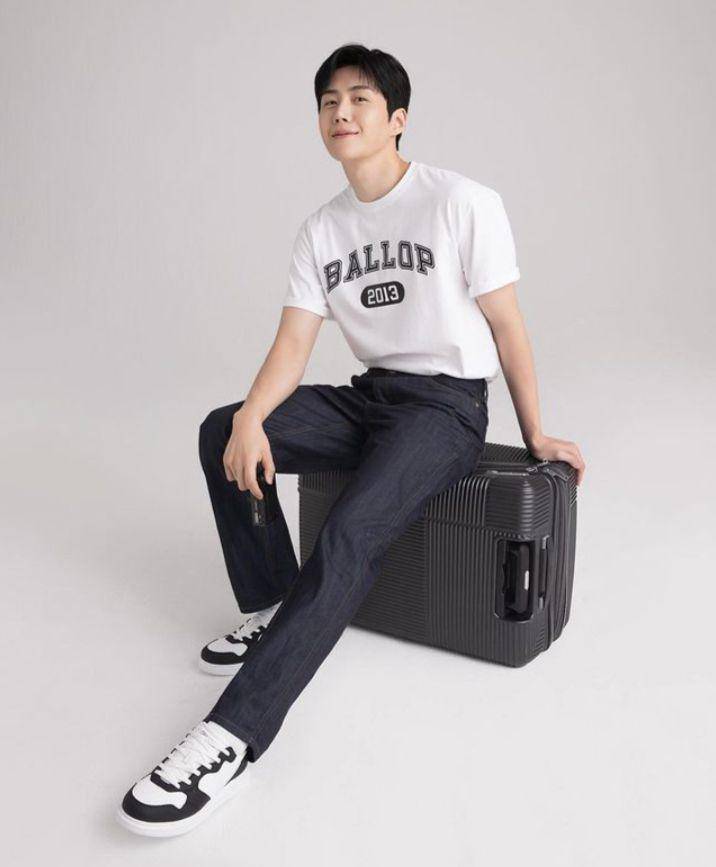 Ide daily outfit ala Kim Seon Ho (instagram.com/seonho__kim)