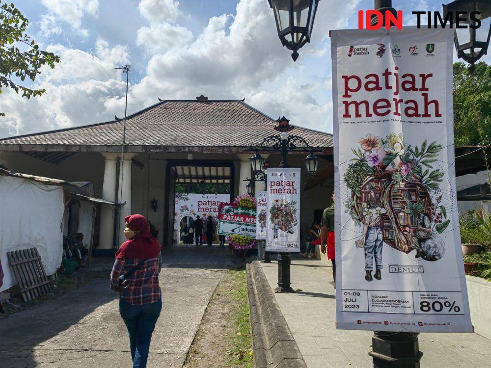 Pameran keliling Nusantara Patjarmerah di Solo. (IDN Times/Larasati Rey)