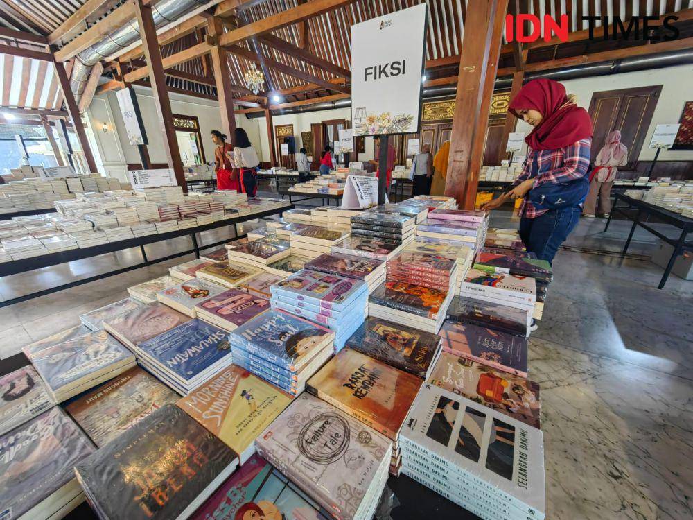 Pameran keliling Nusantara Patjarmerah di Solo. (IDN Times/Larasati Rey)