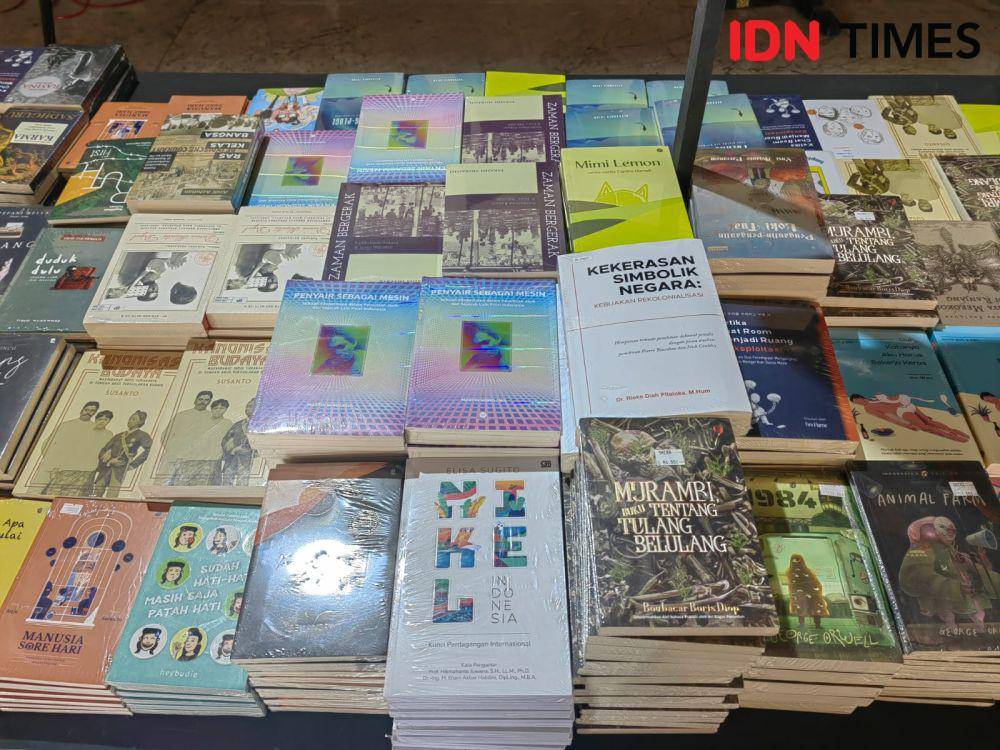 Pameran keliling Nusantara Patjarmerah di Solo. (IDN Times/Larasati Rey)