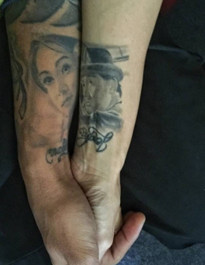 potret artis yang ukir tato wajah pasangannya (instagram.com/t_orasudi_ro)